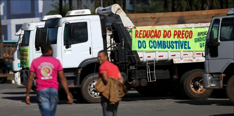 Caminhoneiros ameaçam nova paralisação