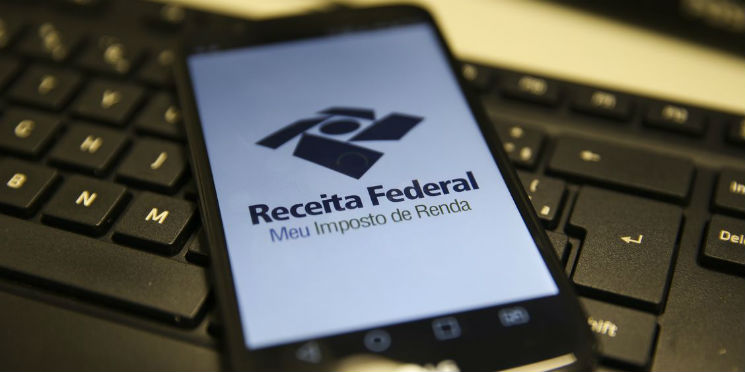 Receita pode suspender emissão de CPF e restituição do IR 