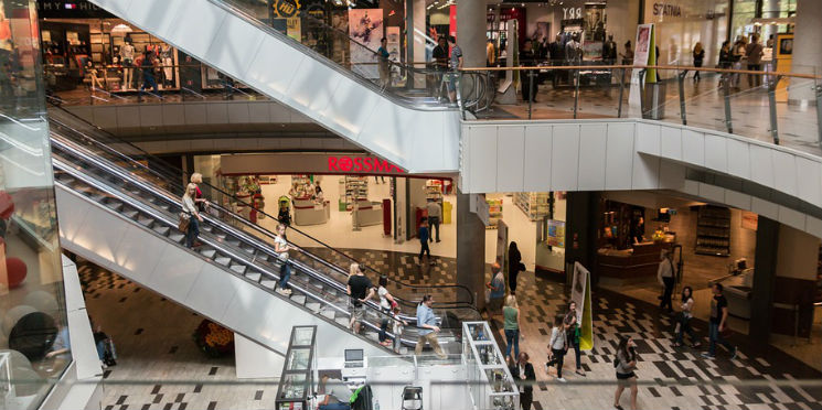 Fluxo de consumidores nas lojas cai 32,1% em janeiro
