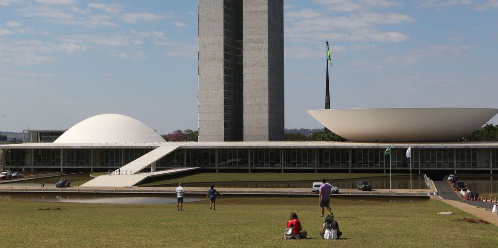 Câmara analisa projeto que regulamenta o lobby
