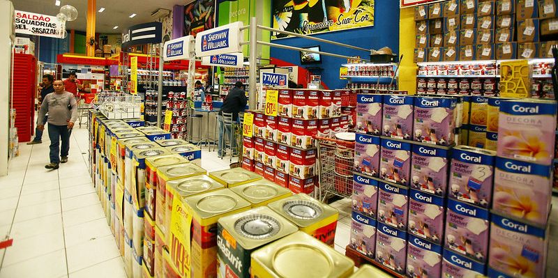 Com falta de produto, lojas de material de construção vendem sob encomenda  