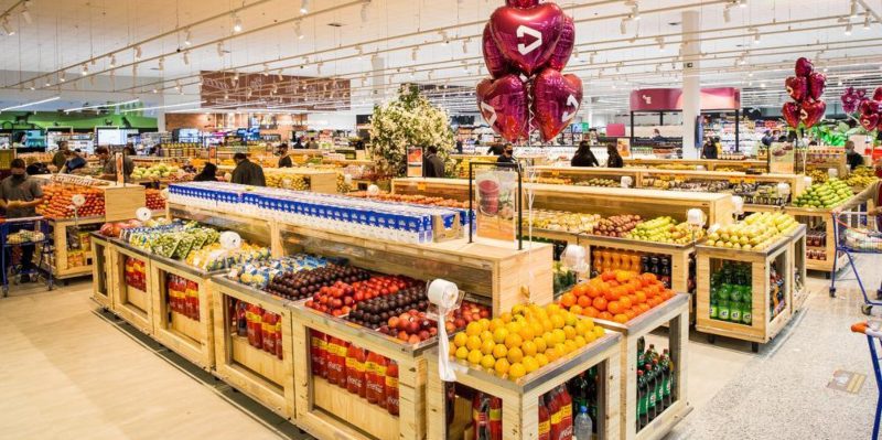 Corrosão de renda afeta venda de alimentos em janeiro