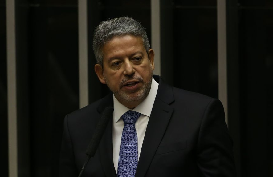 Regulamentação da reforma tributária não pode ficar 'no vácuo', afirma Lira
