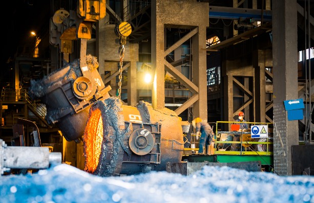 Produção industrial recua 0,6% em novembro na variação mensal, diz IBGE 