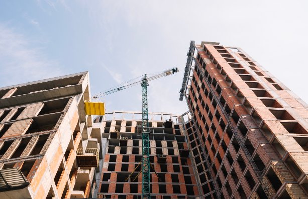 Nível de atividade da indústria da construção fica positivo após 20 meses