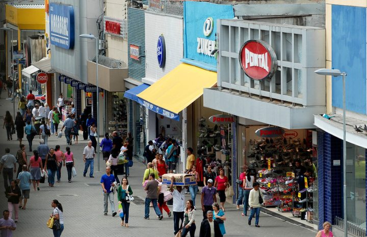 Varejo abre mais loja do que fecha no primeiro bimestre
