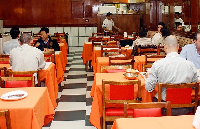 Preço médio da refeição self-service na cidade de SP é de R$ 82, diz Procon