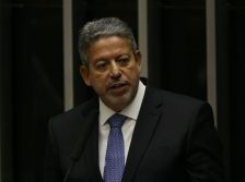 Regulamentação da reforma tributária não pode ficar 'no vácuo', afirma Lira