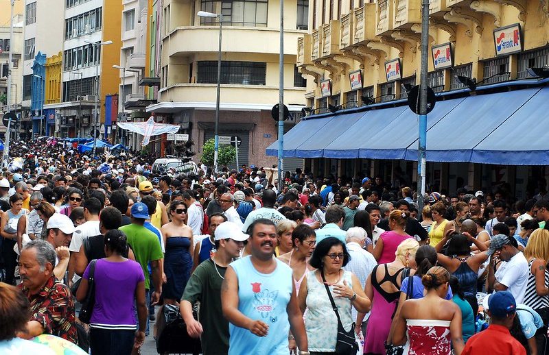 Quando a população do Brasil deve parar de crescer?