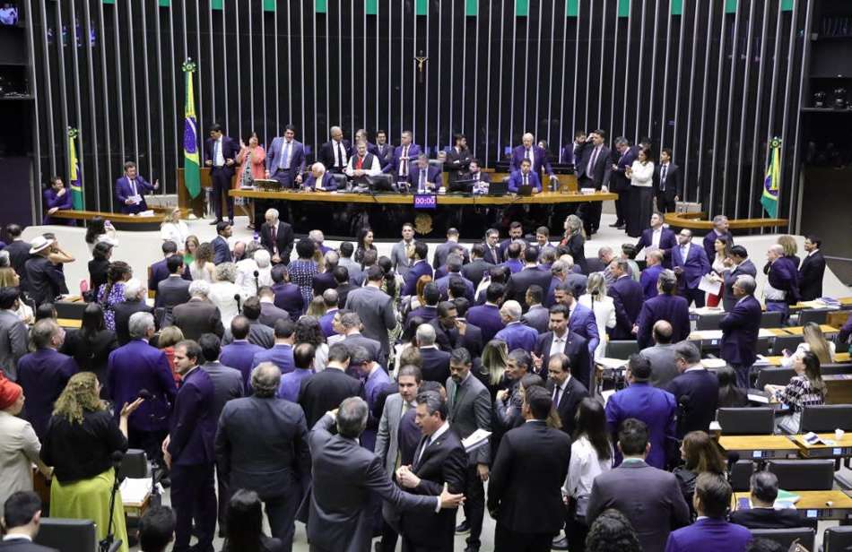 Câmara aprova regulamentação da reforma tributária com mais exceções
