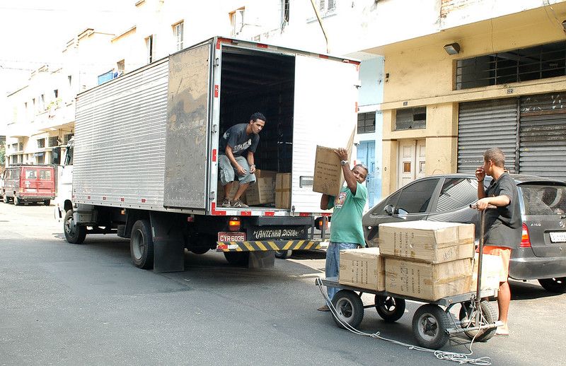 Volume de serviços prestados recua 0,9% em novembro, informa IBGE