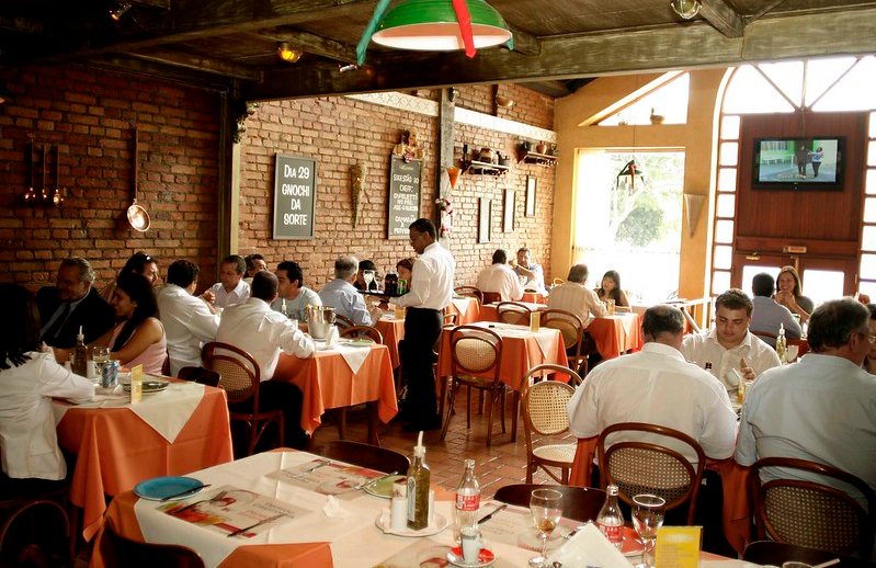 Bares e restaurantes projetam alta nas vendas no 1° trimestre de 2025