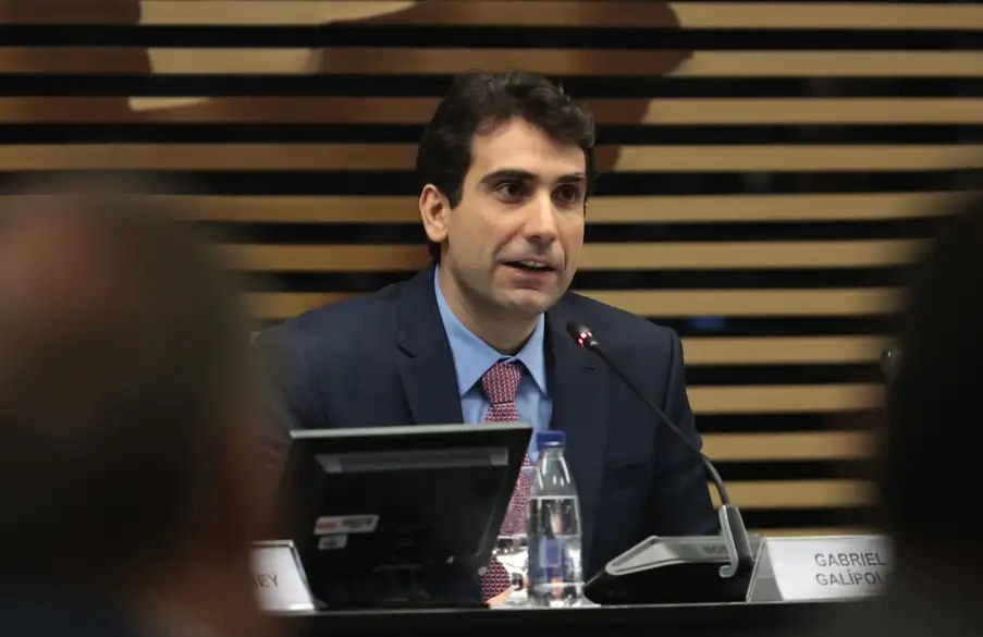 Galípolo sugere cautela sobre dados que indicam desaceleração da economia