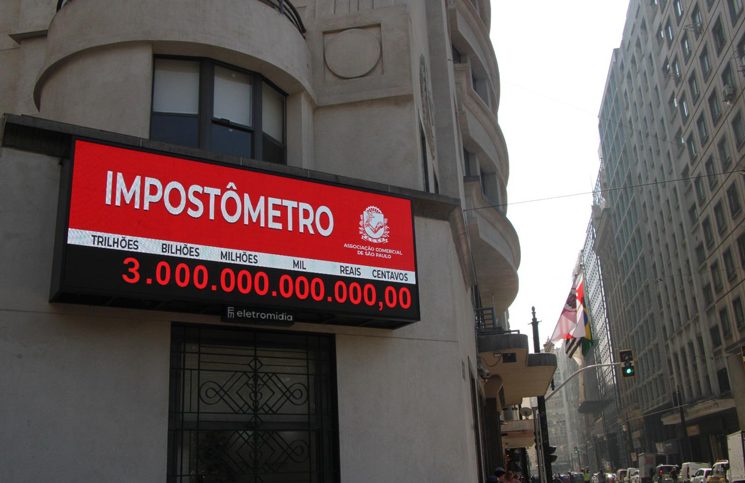 Recomposição de alíquotas e economia aquecida levam arrecadação a R$ 3 tri