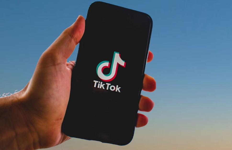 O recado do Santander: varejistas devem abraçar o TikTok para o e-commerce