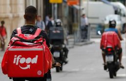 Entregador de app não tem proteção social, mas é contra regulação