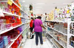 Vendas do varejo recuam 0,2% em maio na comparação com abril, informa IBGE
